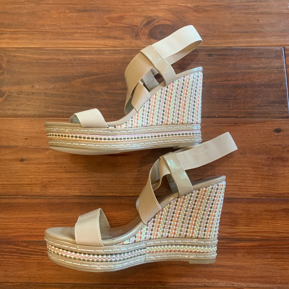 Charles by Charles David tan woven wedge size 10
